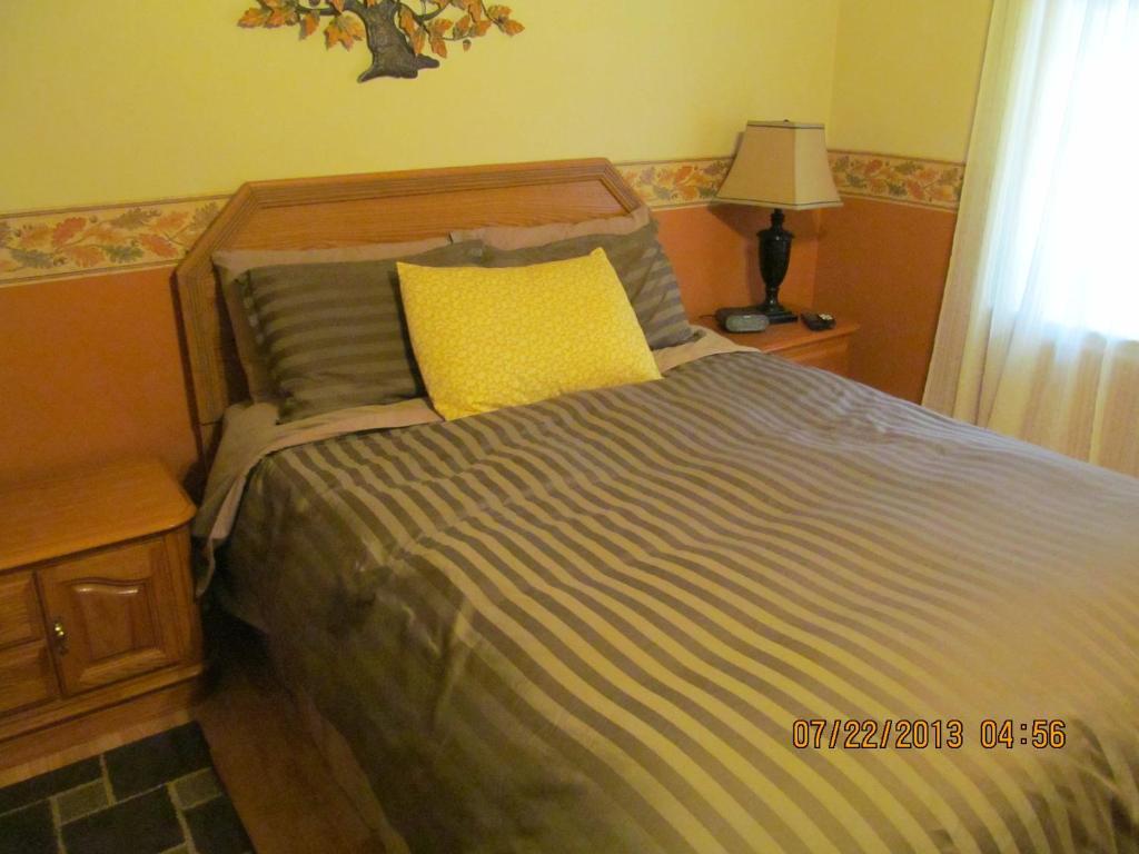 Twin Pines Bed And Breakfast Пітерборо Номер фото