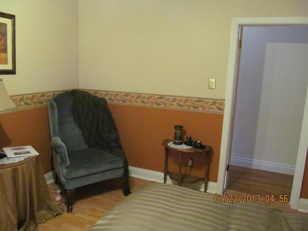 Twin Pines Bed And Breakfast Пітерборо Номер фото